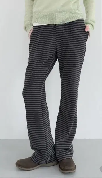 마일드 스트라이프 밴딩 부츠컷 팬츠 블랙 S 사이즈