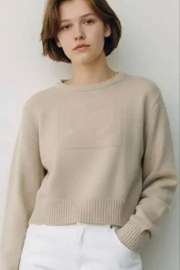 요크랜드 울 베이지 니트 짧은 기장