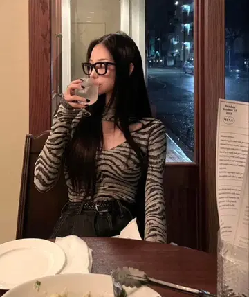 melt the lady triangle knit zebra