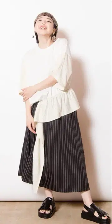 새상품 오즈모시스 절개 개더 원피스