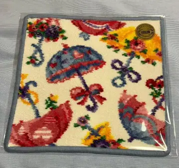 모자 꽁지 파라솔 페이러 손수건 체스 콜라보