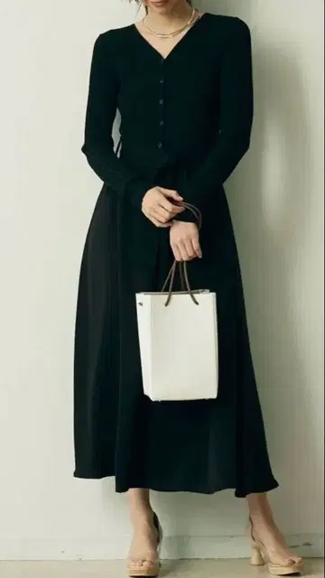 프론트 버튼 리브 새틴 니트 원피스 LAGUNAMOON