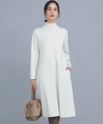 쿠미쿄쿠 ELENA 리락시 니트 원피스 아이보리