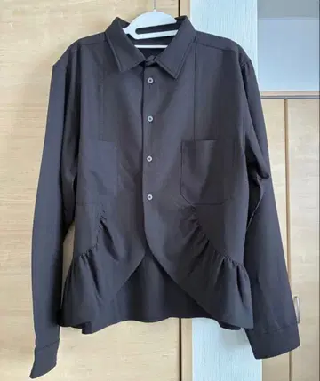 NOT CONVENTIONAL 블랙 셔츠