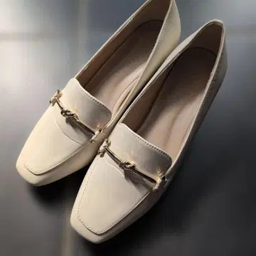 비비안 컬렉션 스퀘어토 비트 로퍼 펌프스