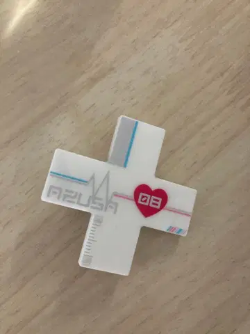 nanimono 와다 아즈사 십자가 배지