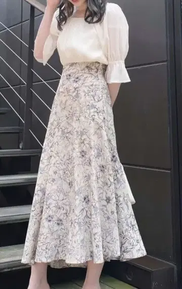 립서비스 하이웨스트 레이스업 머메이드 스커트 S 베이지 계열 꽃무늬