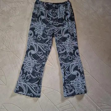 Makana 페이즐리 무늬 캐주얼 팬츠 블랙