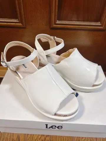 아타걸 샌들 통굽 화이트 22.5cm 22cm S사이즈