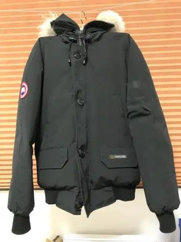 Canada Goose 블랙 다운 자켓 남성용