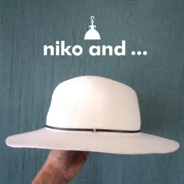 새상품급 niko and - 니코앤드 챙 넓은 중절모 화이트