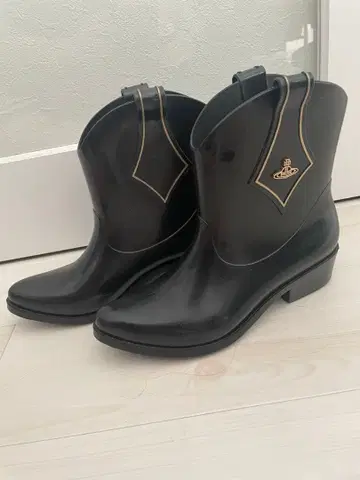 비비안 블랙 러버 부츠 24