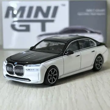 MINIGT BMW I7