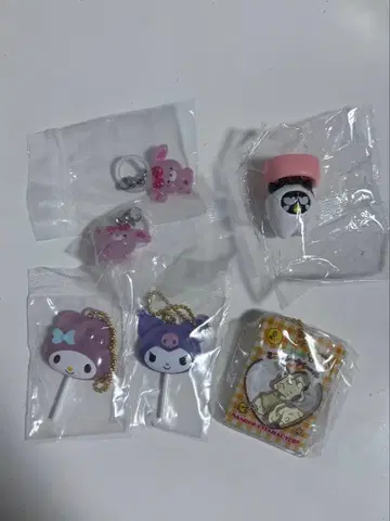 마이멜로디 쿠로미 바츠마루 봉봉리본 폼폼푸딩 키링 세트