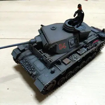 [도색 완성품] 군제 산업 1/35 독일군 3호 전차 K형