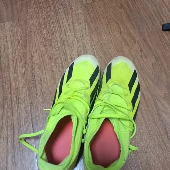 풋살화 입니다 사이즈는 270