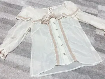 LIZLISA 프릴 장식 시스루 블라우스 리본 버튼