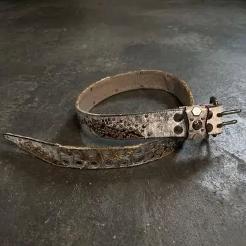 Kmrii white python studs belt 백사