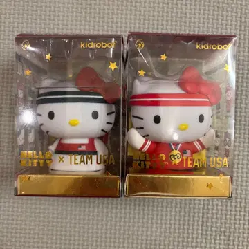 Hello Kitty Team USA 피규어 2개 세트