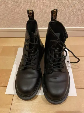 닥터마틴 6홀 부츠 UK4 23cm