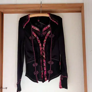 OZZ ONESTE 긴팔 상의 블랙과 빨간색 자수