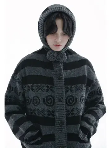 HUG YOUR SKIN Angel wing 후드 부착 폼폼 가디건