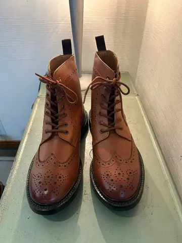 새상품 WALLSALL 윙팁 부츠 27.5cm 트리커스 풍