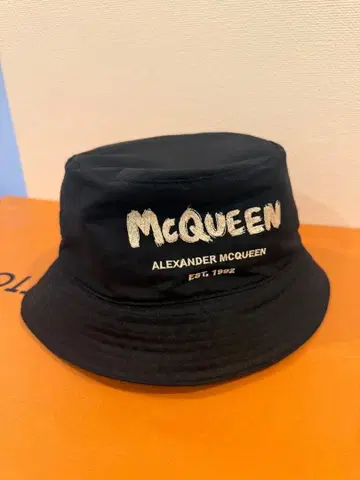 Alexander McQueen 버킷햇 블랙 L