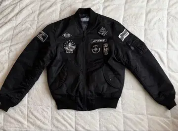 AVIREX 블랙 MA-1 플라이트 자켓