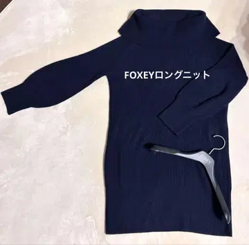 FOXEY New York 네이비 하이넥 스웨터