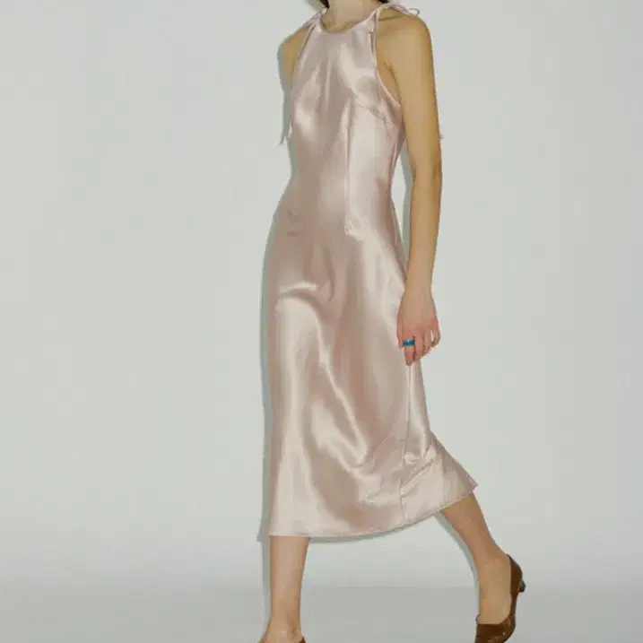 Overdue Flare Onepiece on Bunjang Global Site.