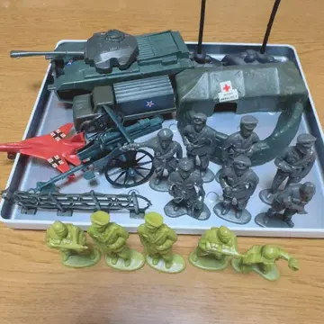 군인 군복 보병 무장 피규어