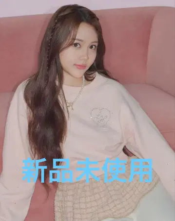 LILY BROWN x Hearts2Hearts 콜라보 로고 맨투맨