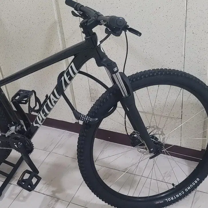 SPECIALIZED 25년식 ROCKHOPPER 블랙 M사이즈 2대