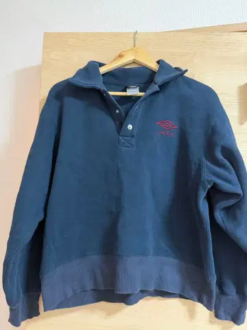 umbro 네이비 폴로넥 맨투맨