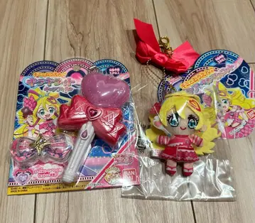 프리큐어 키라키라 라이트, 큐어 아이돌 마스코트