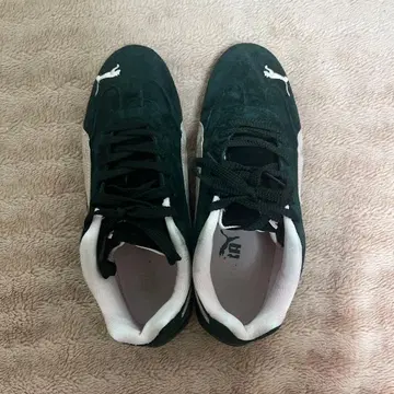 Puma 스웨이드 스니커즈 블랙/핑크 스피도캣