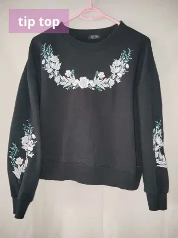 팁 탑 꽃무늬 자수 블랙 트레이닝복