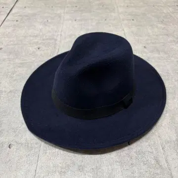 새상품 미사용 중절모 울 펠트 네이비 블랙리본