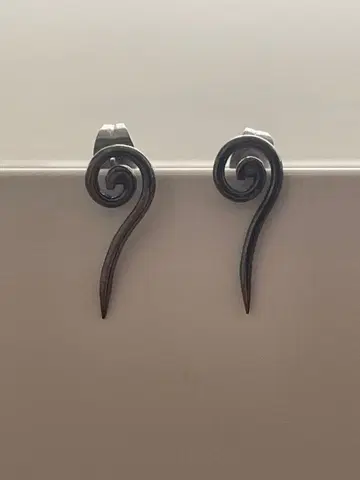 토리하 미노루 소심 귀걸이