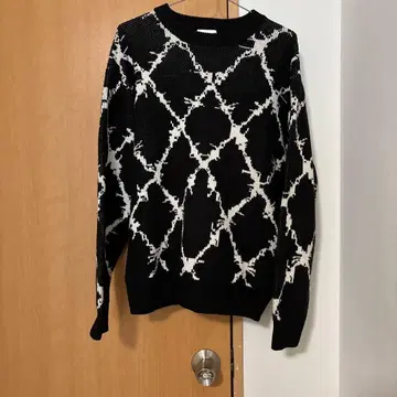 FTW 크루넥 스웨터 블랙 화이트 기하학