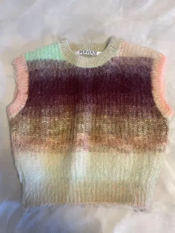 PERVERZE 슬리브리스 니트