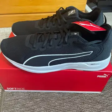 Puma SOFTRIDE 블랙 스니커즈