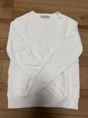 레미 리프 화이트 트레이닝복