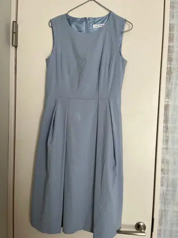 엠프리미어 블랙 라이트 블루 슬리브리스 원피스 36