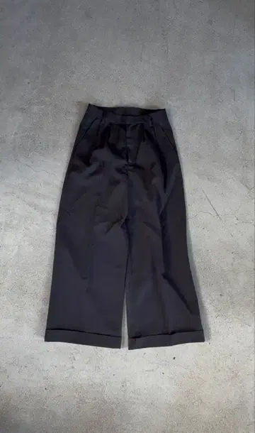 Camphor wood 2TUCK BAGGY FLARE SLACKS