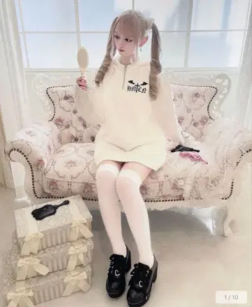 Honey Cinnamon DEVIL 하프 지퍼 후드티