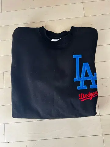 MLB 와펜 자수 빅 실루엣 속기모 맨투맨 LA 다저스