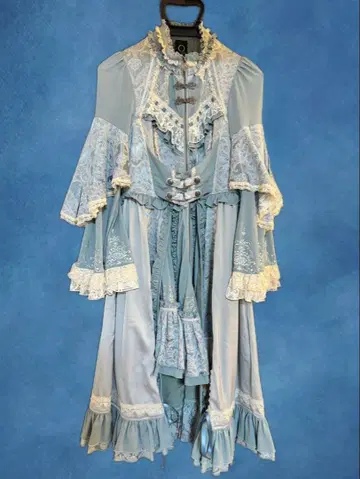 Ozz on 25주년 한정판 원피스 로코코풍