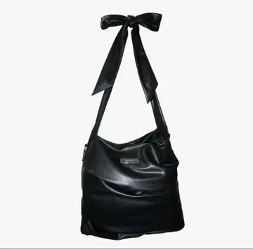 theredthread knot shoulder bag